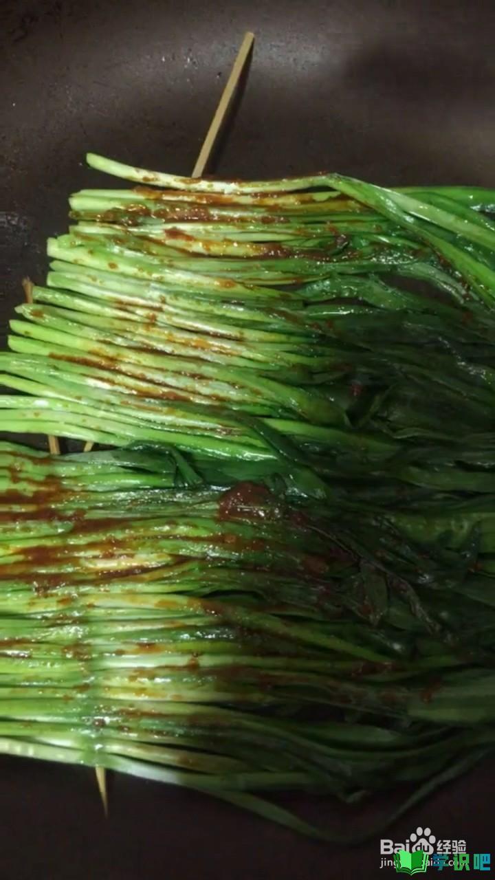如何自制好吃的烧烤韭菜串？ 第5张