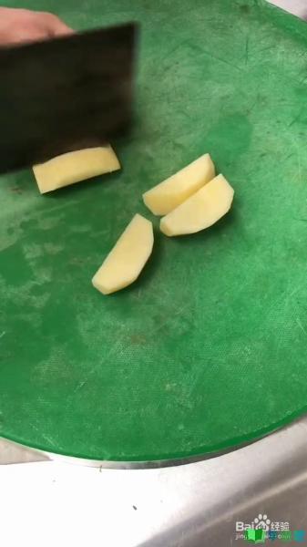 如何制作好吃的拔丝苹果？ 第1张