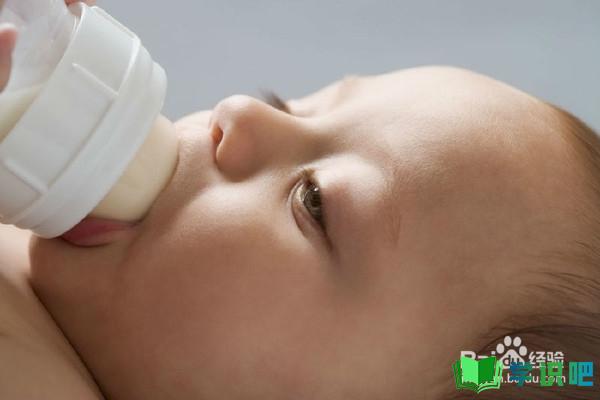 婴儿吐奶怎么办？